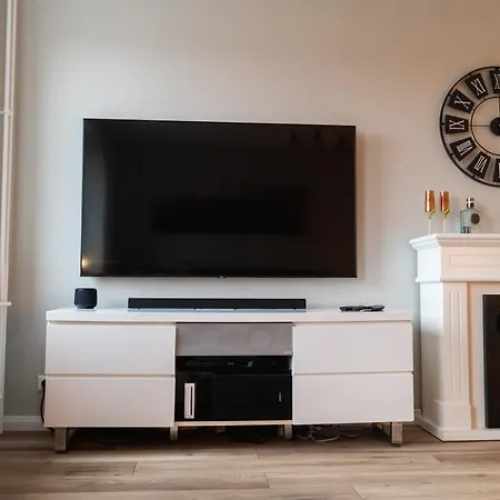 Kiel, Renovierte Innenstadtwohnung, 24h Check-in, 2 Kostenlose Fahrraeder Apartment *