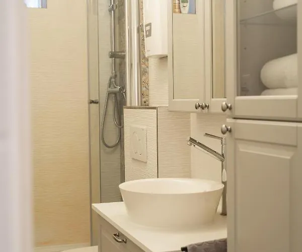 Appartement Kiel, Renovierte Innenstadtwohnung, 24h Check-in, 2 Kostenlose Fahrraeder *